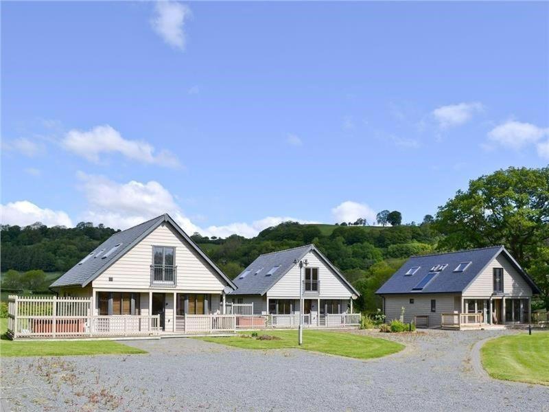Elm Escapes Villa Knighton  Exterior photo