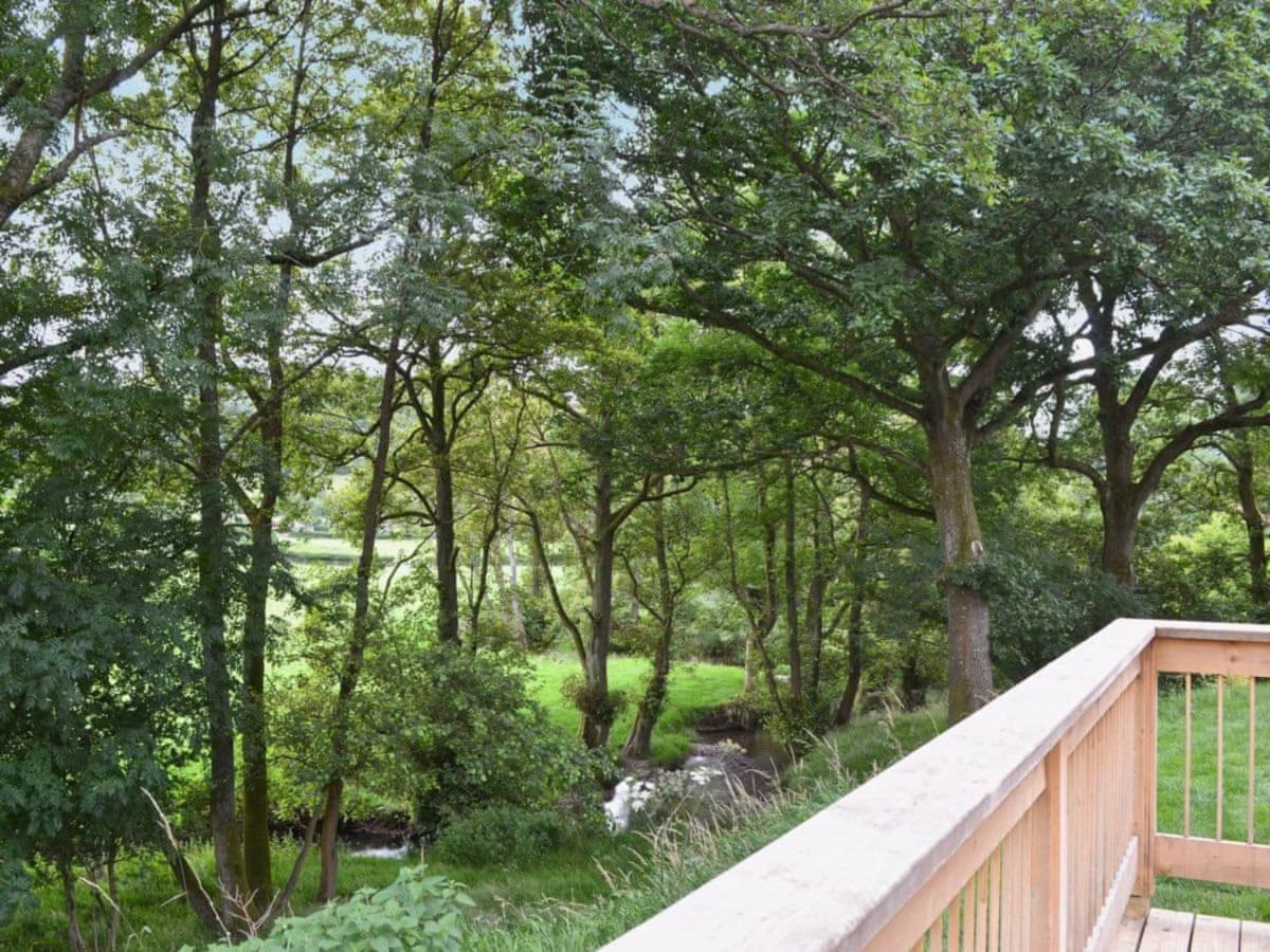 Elm Escapes Villa Knighton  Exterior photo