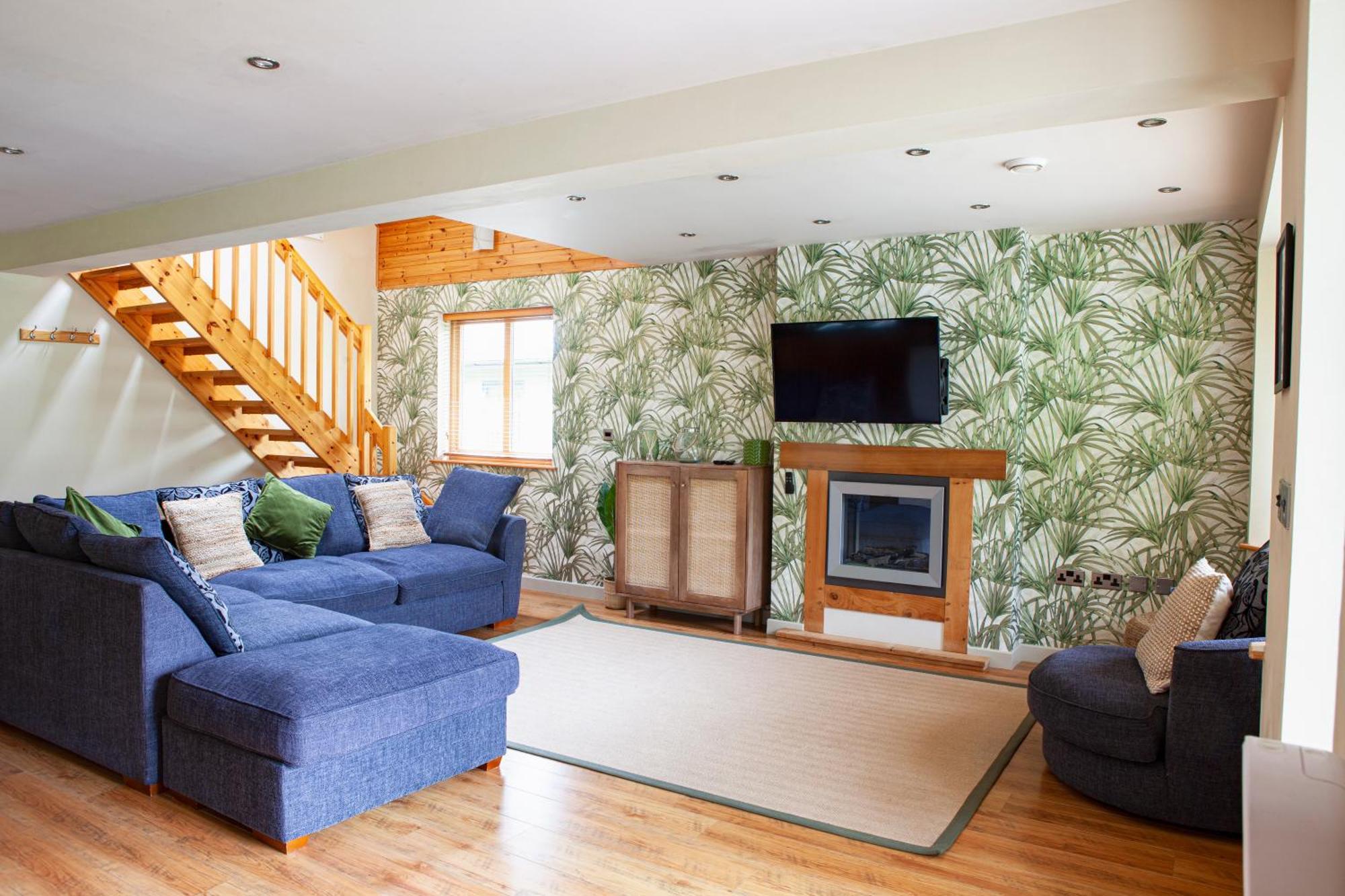 Elm Escapes Villa Knighton  Exterior photo