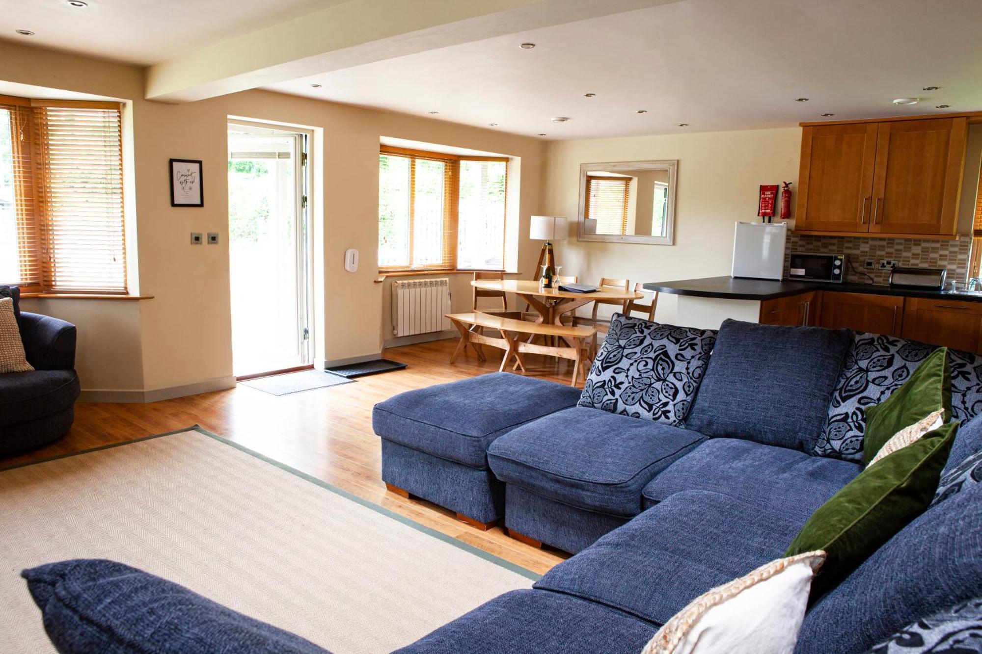 Elm Escapes Villa Knighton  Room photo